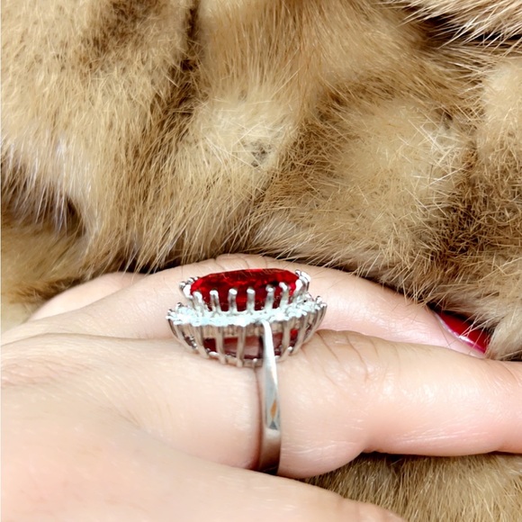 Red ring - Picture 2 of 3